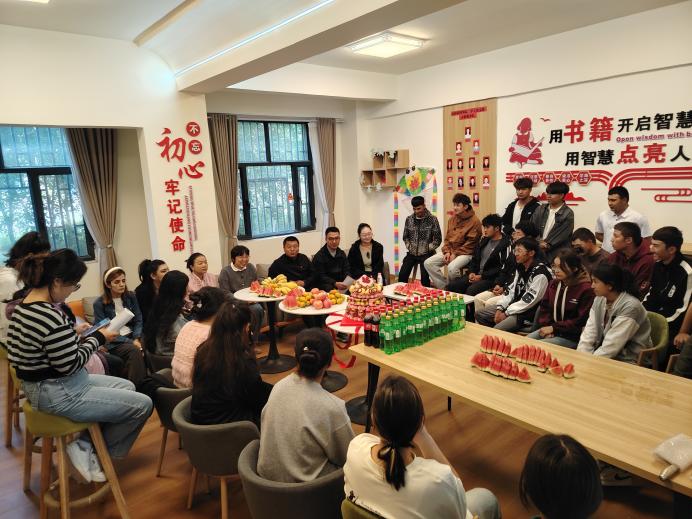 共贺祖国华诞  强国复兴有我—生物工程学院学工党支部开展慰问主题党日活动