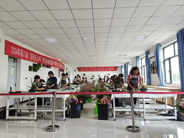 花卉绽放美丽瞬间 佳作彰显匠心独运 学院举办2024年第八届“浙阿匠心杯”阿克苏地区暨第一师阿拉尔市职业院校技能大赛花艺赛项