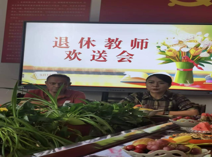 致敬教育前辈  共话桃李芬芳—人文艺术学院举行退休教师座谈会
