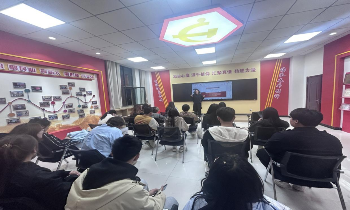 明青年志，兴中国梦——马克思主义学院开展青研社活动