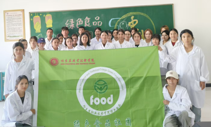 月满中秋 绿食之味--生物工程学院绿色食品社团开展手工月饼制作活动