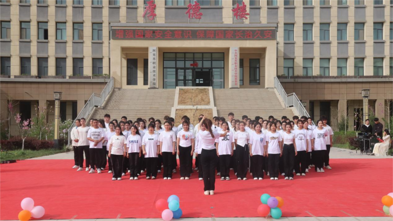 传承红色文化 弘扬爱国情怀 ——医学院举办红歌大合唱