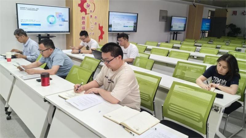 学院召开第三期建设项目招标文件审查会